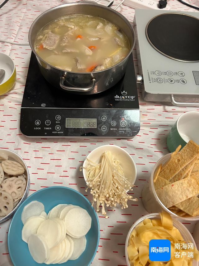 乡愁与宿舍里的年俗 海南姑娘在德国过中国年麻将胡了2试玩海外过年很“家乡” 舌尖