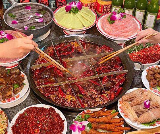员旅游：重庆火锅城市记忆的辣味麻将胡了模