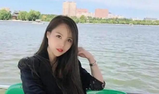 妈近况曝光！摆摊卖甜品想踏出重生第一步麻将胡了电子游戏“重庆姐弟坠亡案”妈