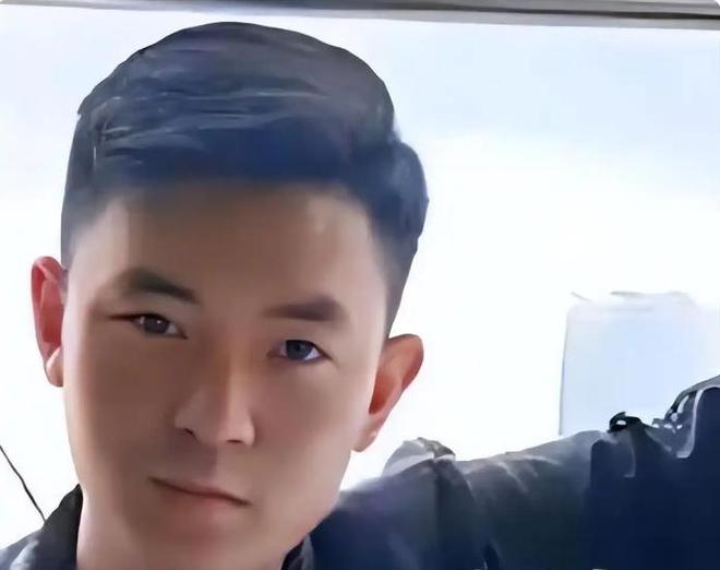 妈近况曝光！摆摊卖甜品想踏出重生第一步麻将胡了电子游戏“重庆姐弟坠亡案”妈(图5)